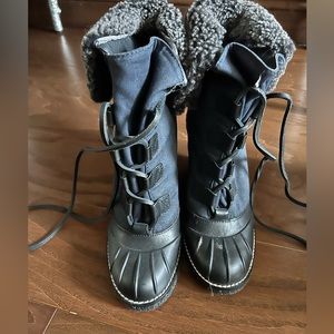 Tory Burch snow boots size 6